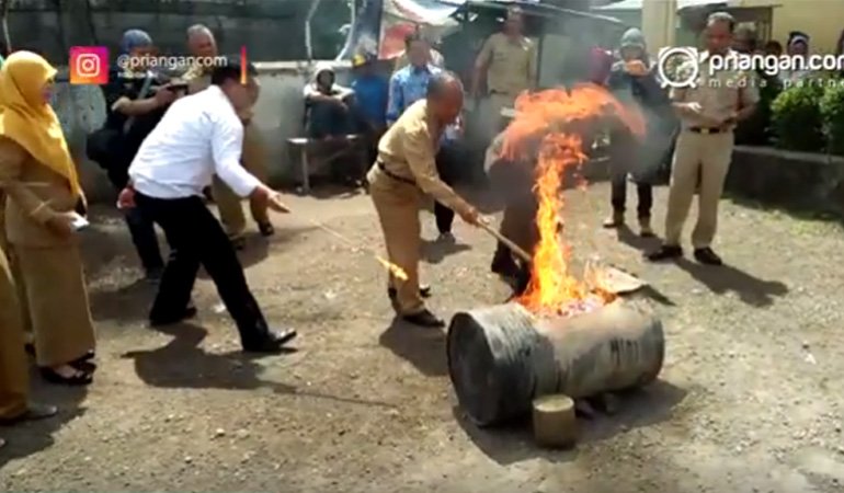 Disdukcapil Kota Tasik Bakar 22 Ribu KTP el Rusak