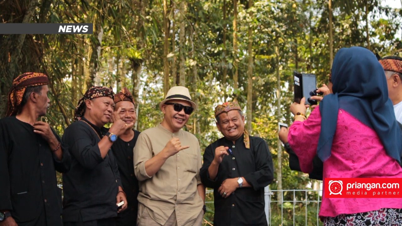 Napak Tilas Prasasti Gegerhanjuang, Tiba tiba Datang Doel Sumbang