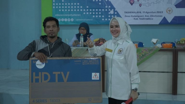 Berantas Stunting Ala Nurhayati; Gelar Penyuluhan Sembari Bagi-bagi Rezeki