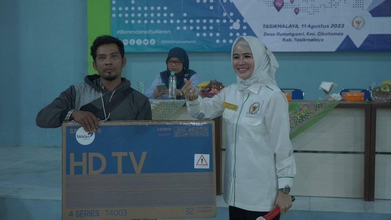 Berantas Stunting Ala Nurhayati; Gelar Penyuluhan Sembari Bagi-bagi Rezeki