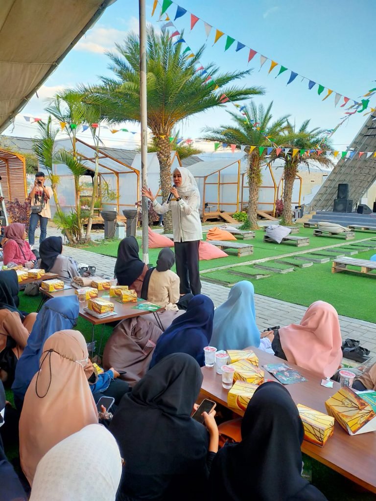 Sosialisasi Digital Marketing, Nurhayati Ajak Kaula Muda Garut Bantu Pelaku UMKM