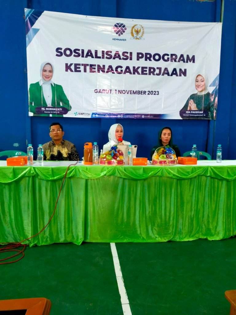 Nurhayati Berikan Tips Hadapi Dunia Kerja kepada Ratusan Kaula Muda di Garut