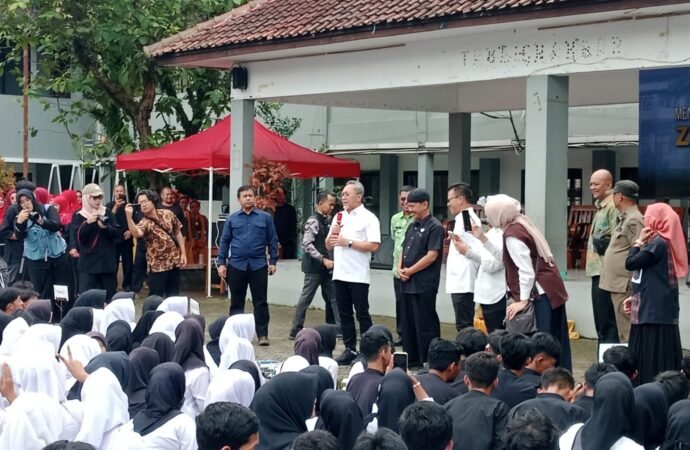 Bangun Generasi Hebat, Zulhas Paparkan Program MBG kepada Siswa SMA/SMK di Kabupaten Bandung