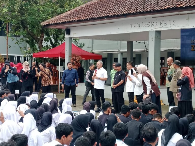 Bangun Generasi Hebat, Zulhas Paparkan Program MBG kepada Siswa SMA/SMK di Kabupaten Bandung
