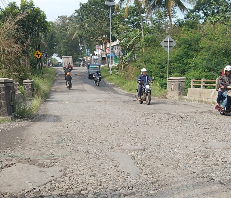 Lubang Maut di Jalan Cisinga Tasikmalaya, Kecelakaan Terjadi Hampir Setiap Hari