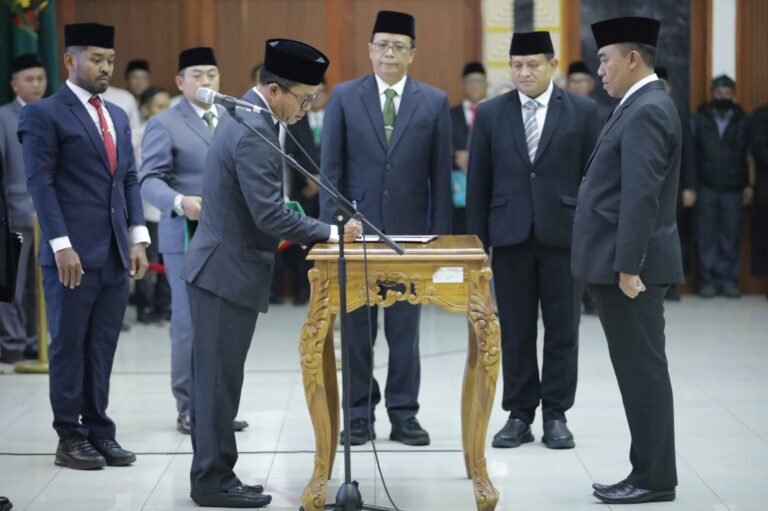 Lantik 143 Pejabat Eselon III dan IV, Ini Pesan Bupati Bandung