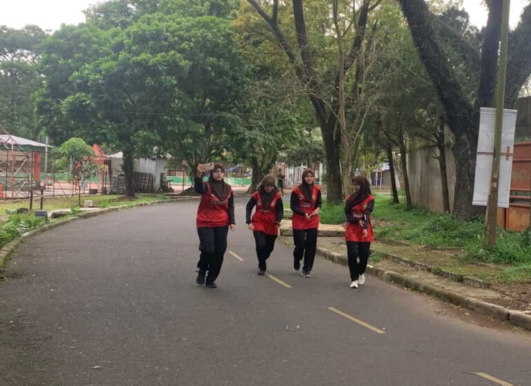 Ngabuburit Sehat di Dadaha, Warga Kota Tasikmalaya Padati Kawasan Olahraga Saat Ramadan