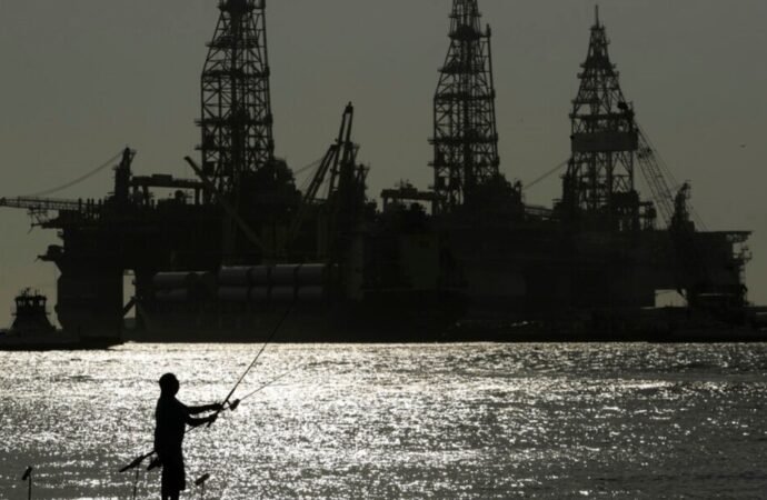 Harga Minyak Meledak ke Angka $90, Level Tertinggi Sejak 2023