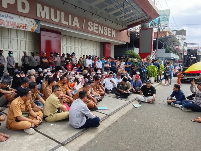 Ratusan Pedagang Pasar Cikurubuk Demo, Soroti Toko Grosir Jual Eceran Murah