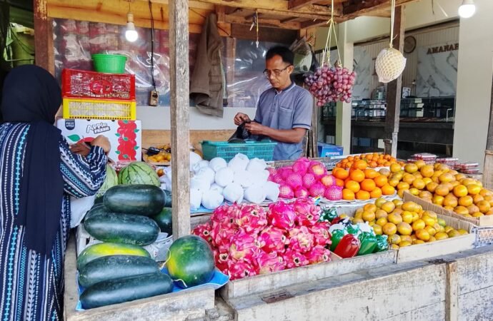 Harga Buah di Pasar Singaparna Tak Stabil, Pedagang Sebut Pasokan Tersedot Program MBG