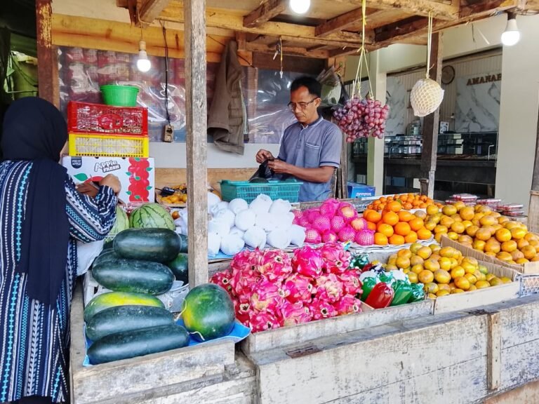 Harga Buah di Pasar Singaparna Tak Stabil, Pedagang Sebut Pasokan Tersedot Program MBG